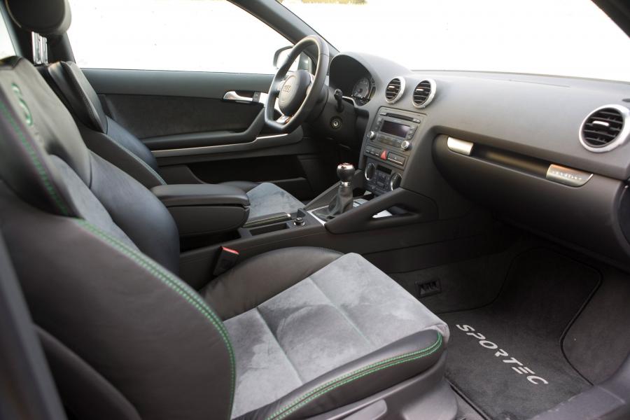 Интерьер Audi RS300 by Sportec (8P) 2007 года  (фото 10 из 17)